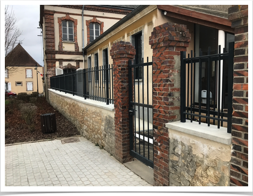 Portillon à barreaudage